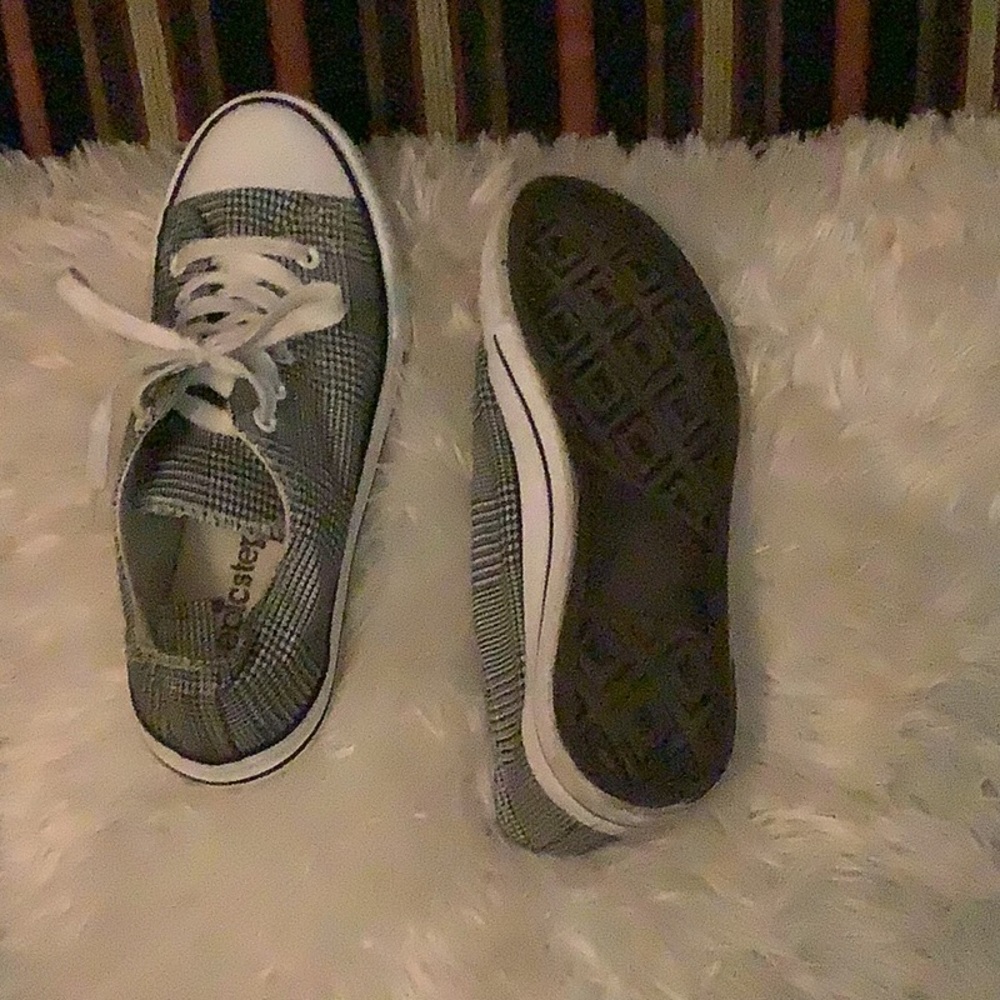 Sneakers - Picture 2 of 8